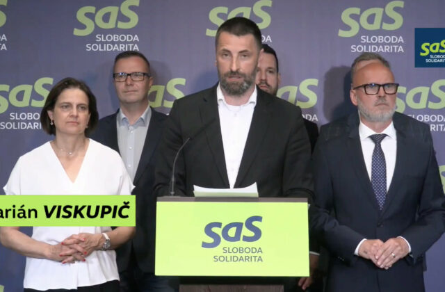 Štát nevie, koľko počítačov potrebuje. Liberáli kritizujú Šutaja Eštoka pre predražený tender – VIDEO