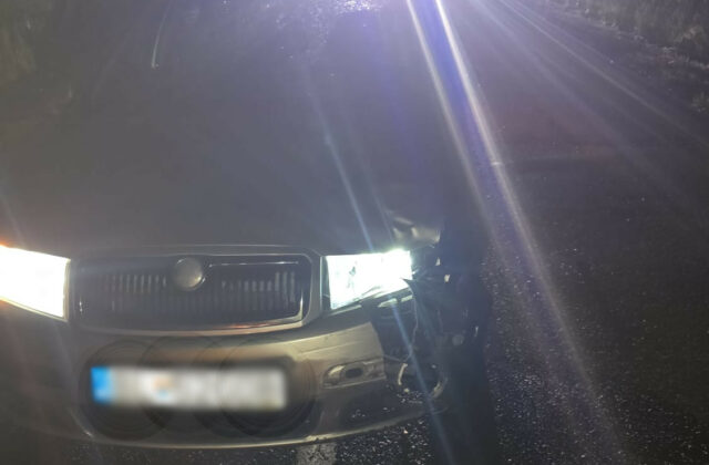 Smrteľná nehoda v okrese Malacky. Chodca zrazilo auto počas predbiehania, nemal reflexné prvky