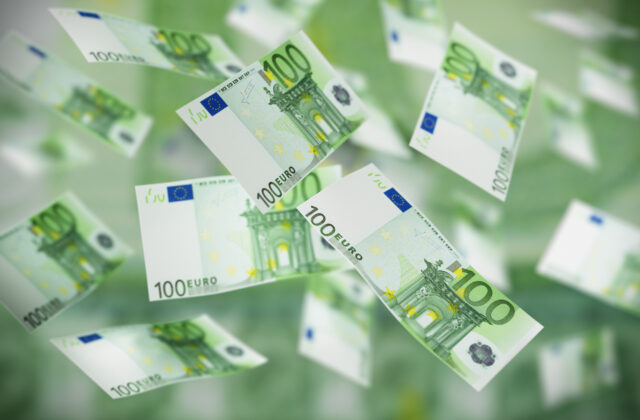 Odmena 800 eur poteší tisícky Slovákov, bude vyplatená vo výplatnom termíne za máj 2025