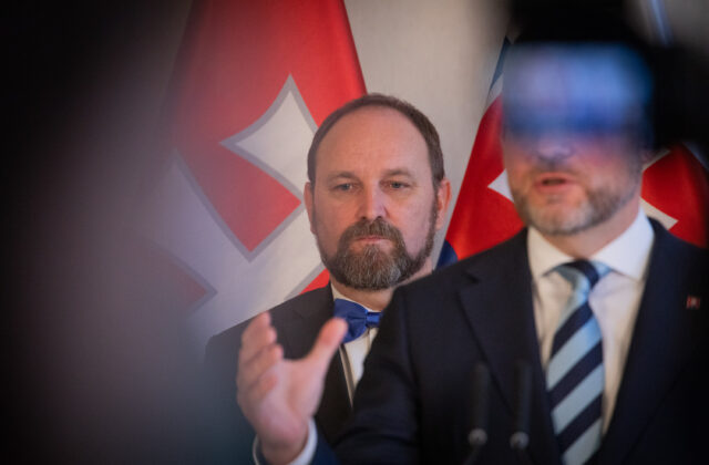 Samosprávne kraje povedie naďalej Viskupič, na 800 eurové odmeny žiadajú od štátu kompenzácie