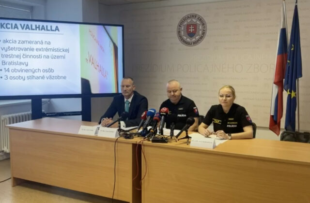 Radikáli pôsobili v centre Bratislavy. Policajná akcia Valhalla odkryla podľa Maškarovej desiatky stôp – VIDEO