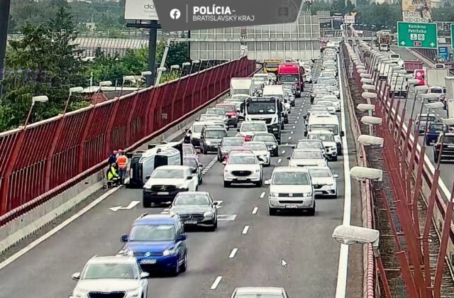 Ráno na D1 skomplikovala nehoda, cez tento úsek len tak rýchlo neprejdete