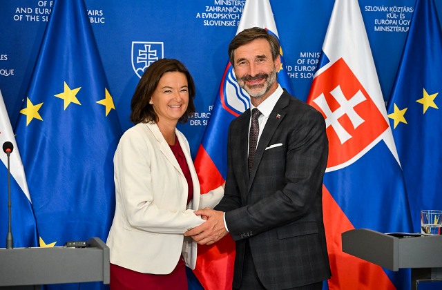 Blanár prijal slovinskú ministerku zahraničia, zhodli sa na potrebe integrácie štátov západného Balkánu do Únie – FOTO