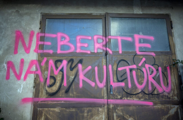 Námestie Karola Vaculíka v Bratislave sa ako dielo protestu zmení na Slobodnú národnú galériu