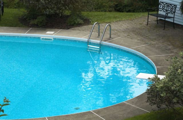 Príchod teplých dní znamená napúšťanie bazénov, vodári upozorňujú na dodržiavanie zásad