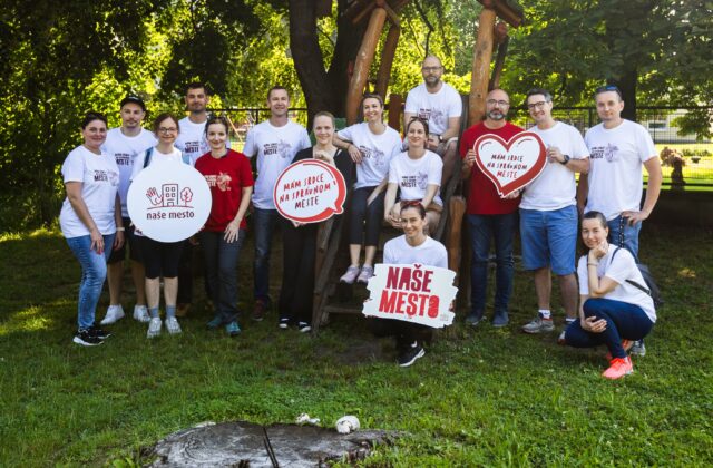 Stovky dobrovoľníckych tímov dnes pomáhajú po celom Slovensku. Stretnete ich na sídliskách, Devíne aj v Čičmanoch