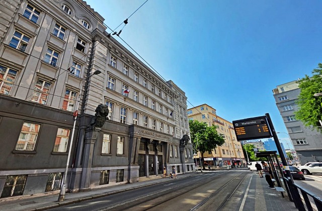 Ozbrojený muž prišiel do budovy policajného riaditeľstva v Bratislave, zadržali ho priamo na vrátnici