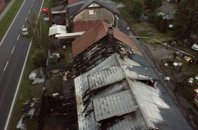 V súvislosti s požiarom rodinných domov v Kežmarku mesto poskytlo okamžitú pomoc zasiahnutým rodinám – FOTO