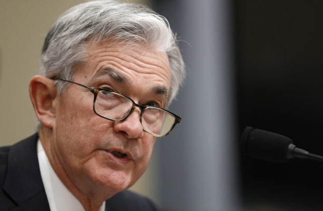 Donald Trump stupňuje svoju kritiku na Jeromea Powella a verejne uvažuje o jeho odvolaní