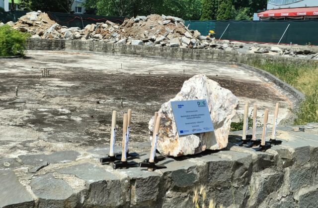 Na Sídlisku KVP obnovujú fontánu aj priľahlé námestie, ide o najväčší projekt v histórii mestskej časti – FOTO