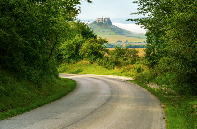 Cesty a chodníky pod Spišským hradom čaká obnova za takmer pol milióna eur