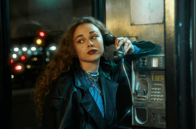 Mladá speváčka LIIA má svoj prvý self-release singel Snakes – energickú výpoveď o fake priateľstvách a hľadaní vlastnej identity