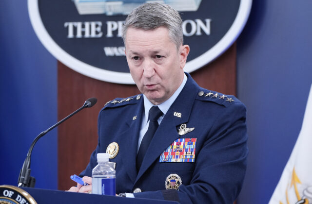 Americké útoky na Irán jeho jadrový program zbrzdili len o niekoľko mesiacov, tvrdia médiá