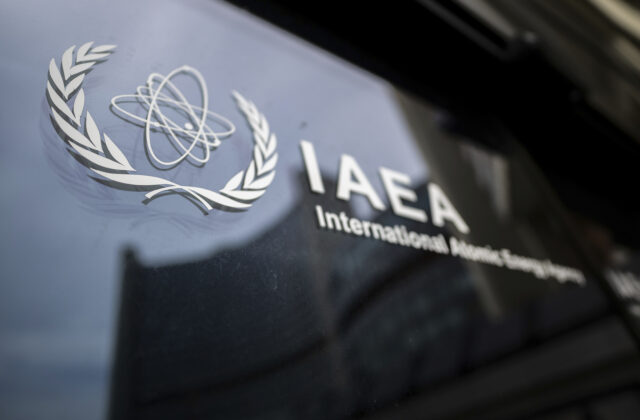 Iránski poslanci odhlasovali zákaz vstupu inšpektorov OSN do jadrových zariadení