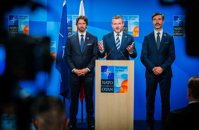 SNS je sklamaná z Pellegriniho, schválenie navýšenia výdavkov na obranu považujú za problém