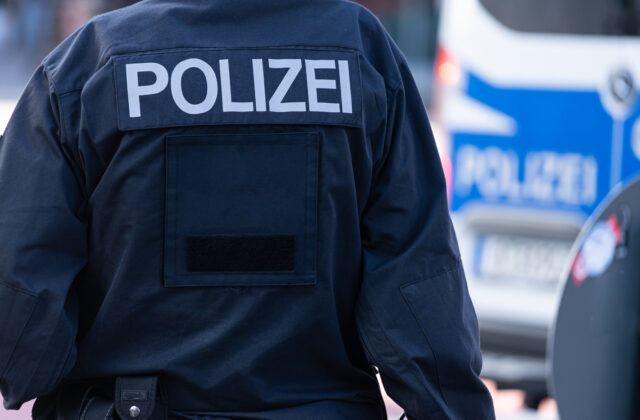Zastrelili Afganca, ktorý v juhonemeckom meste nožom niekoľkokrát bodol policajta