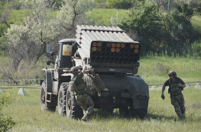 Rusko na Ukrajine za uplynulý deň stratilo ďalších takmer tisíc vojakov