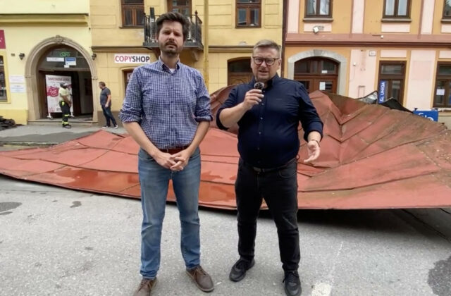 Na východe zúri chaos, pomoc neprichádza: Demokrati kritizujú vládu a žiadajú financie z rezervy premiéra – VIDEO