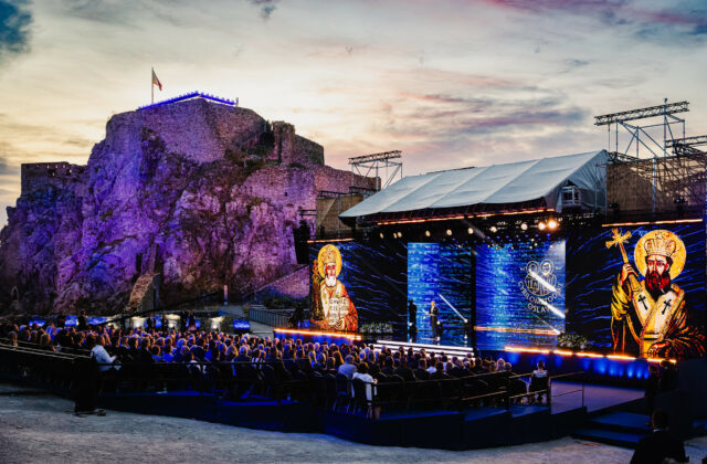 Cyrilo-metodské oslavy pre vyvolených stáli vyše 480-tisíc, verejnosť dostala podľa SaS minimum