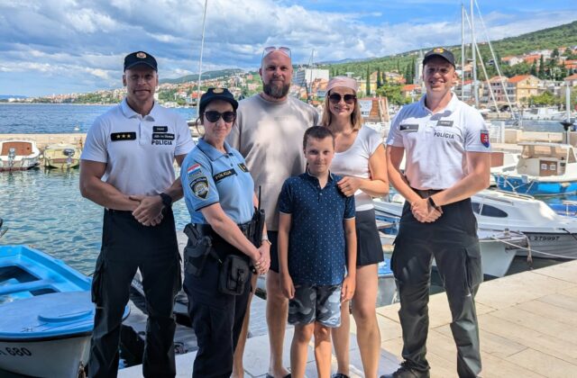 Uhryznutý turista, prvá pomoc Španielke či ukradnutá kabelka – slovenskí policajti v Chorvátsku majú plné ruky práce