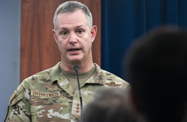 Generál NATO varuje pred globálnym konfliktom. Na prípravu proti Číne a Rusku máme nanajvýš 18 mesiacov