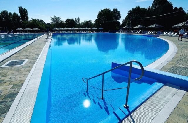 Letné osvieženie bez starostí. Mesto Sereď posiela svojich obyvateľov na kúpalisko Vincov les bezplatnou dopravou