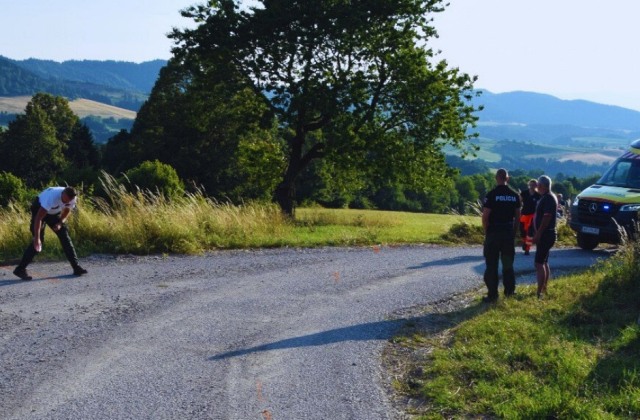 Cyklista nezvládol zákrutu na ceste v Ľubietovej, zraneniam po páde na mieste podľahol