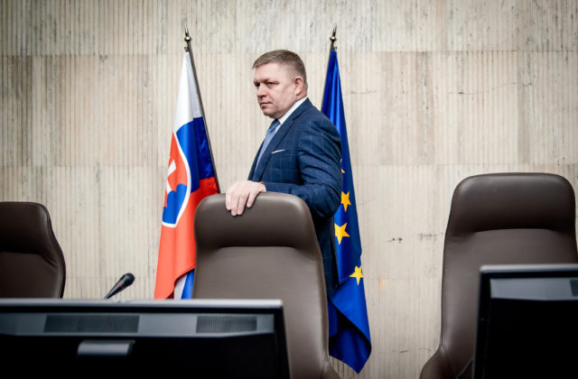 Fico by mal podľa Zoroslava Kollára odísť z politiky, v devastácii štátu pokračuje rovnakým tempom ako Matovič