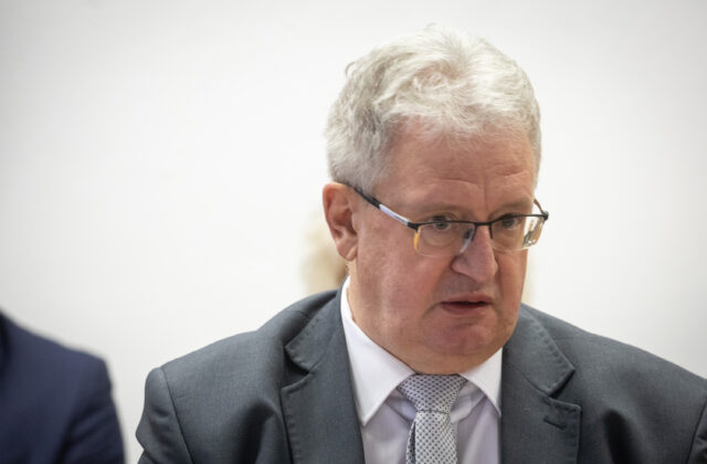 Orosz má výhrady k ustanoveniam navrhovaných zmien vo volebnej legislatíve, viaceré vyvolávajú ústavné otázniky