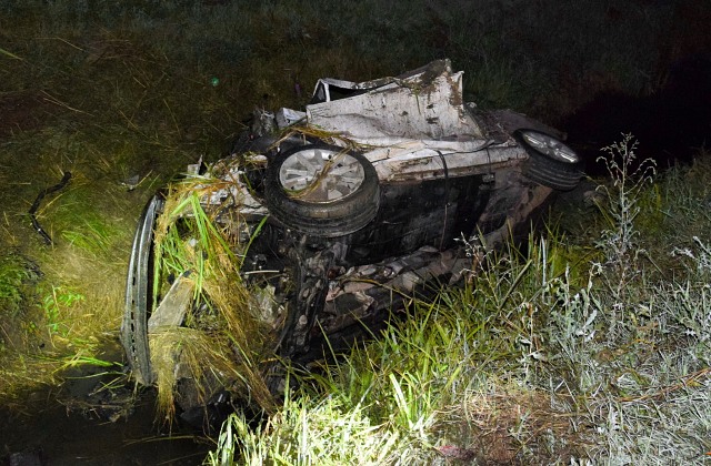 Nočná nehoda medzi Janíkovcami a Čechyncami skončila tragicky, vodič nemal šancu prežiť – FOTO