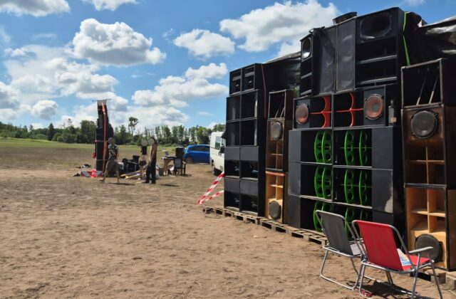V chránenej oblasti si robili nelegálnu technoparty, zasahovalo viacero policajných hliadok aj enviropolícia – FOTO