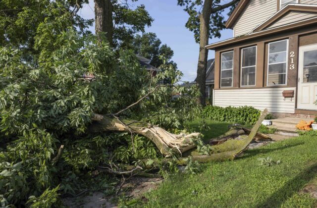 Silná letná búrka v Škótsku a severnom Anglicku narušila železničnú dopravu