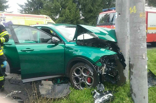 V Spišskej Novej Vsi došlo k zrážke dvoch áut, medzi účastníkmi nehody boli aj deti – FOTO