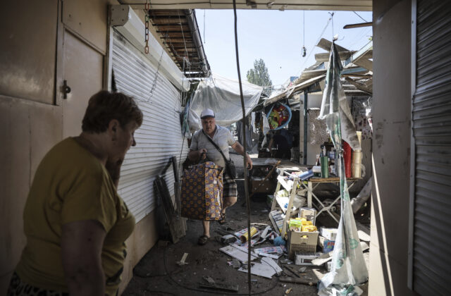 V zónach bojov v Doneckej oblasti na Ukrajine zostáva najmenej 21 700 civilistov