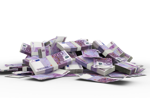 Únia pošle Ukrajine 1,5 miliardy eur z výnosov zo zmrazených ruských aktív