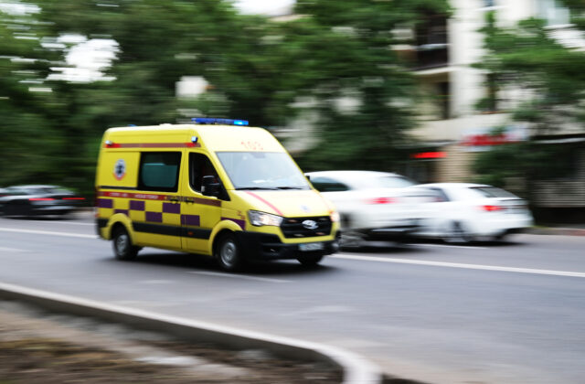 Trinásťročný študent vypadol z okna gymnázia v českom mestečku, na mieste zomrel