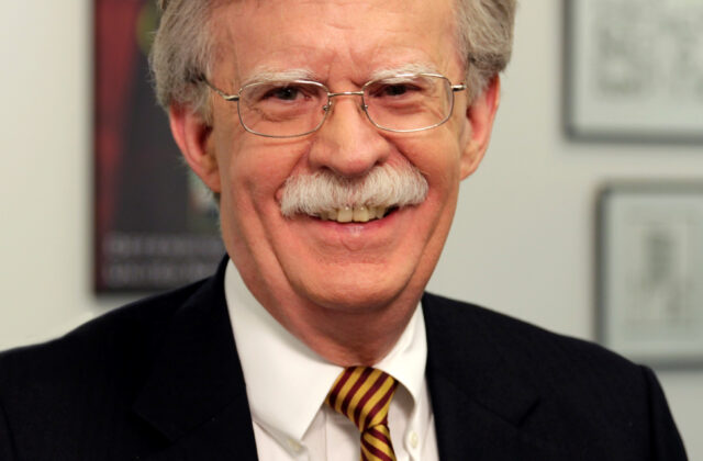 Putin sa vyhol sankciám a nesľúbil prímerie, komentoval samit bývalý Trumpov poradca