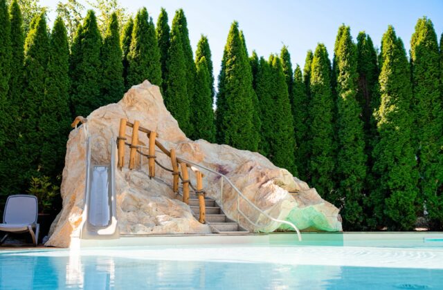 Slovenský raj má novú atrakciu, bazén s vodopádom pripomína starobylú priekopu pri Akropole – FOTO