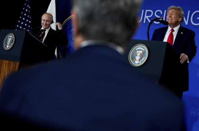 Putin údajne požaduje od Ukrajiny odovzdanie Donbasu, Trump mal podporiť jeho návrh