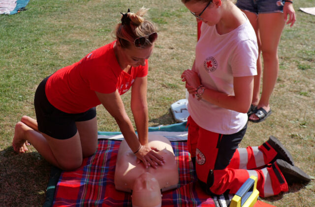 Ovládať v lete prvú pomoc môže zachrániť život, poistenie zase ušetrí peniaze