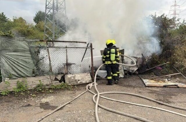Hasiči zasahovali pri požiari chatky na Žabom majeri, príčiny vzniku vyšetruje polícia