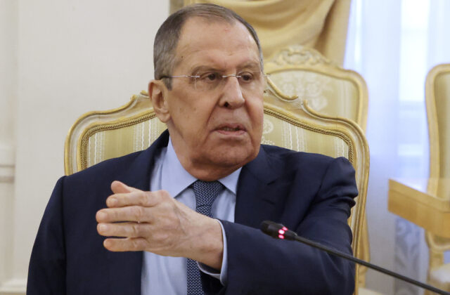 Lavrov: Prítomnosť európskych vojakov na Ukrajine je „neakceptovateľná“