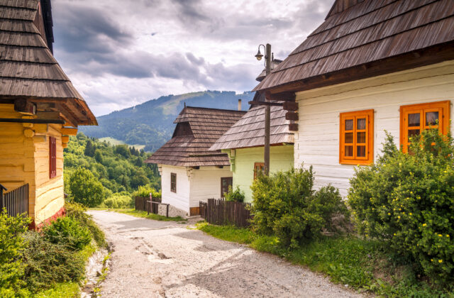 Piesne, kroje a remeslá. Vlkolínec ožije tradičnou svadbou z minulosti