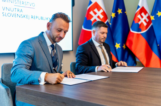 Štátne bytové agentúry pomôžu rezortu s ubytovaním zamestnancov, podľa Šutaja Eštoka ide o krok správnym smerom