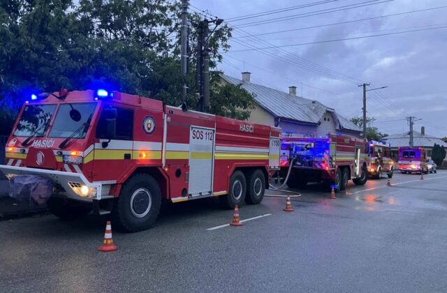 Hasiči zasahovali pri požiari rodinného domu v Rakúsoch, zásah ukončili po takmer štyroch hodinách