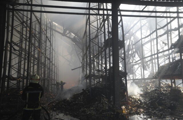 Požiar v Mukačeve pri maďarských hraniciach uhasili na tretí deň po ruskom útoku