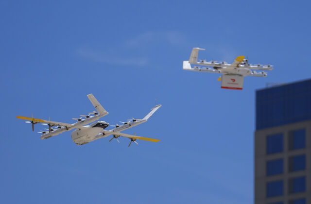 Ruský dron na Ukrajine zasiahol autobus s cestujúcimi, jedného zabil a piatich zranil