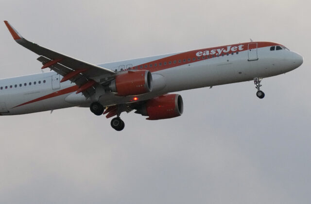 U pasažiera prepukla lietadlová choroba, stroj Easyjet musel urobiť otočku a vrátiť sa na letisko