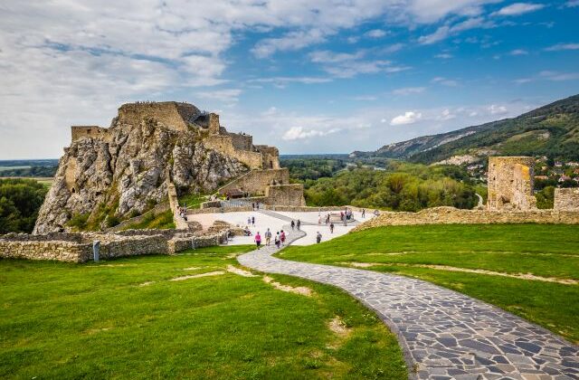 Slovensko má za sebou rekordný august, počet ubytovaných hostí priniesol turizmu historický míľnik