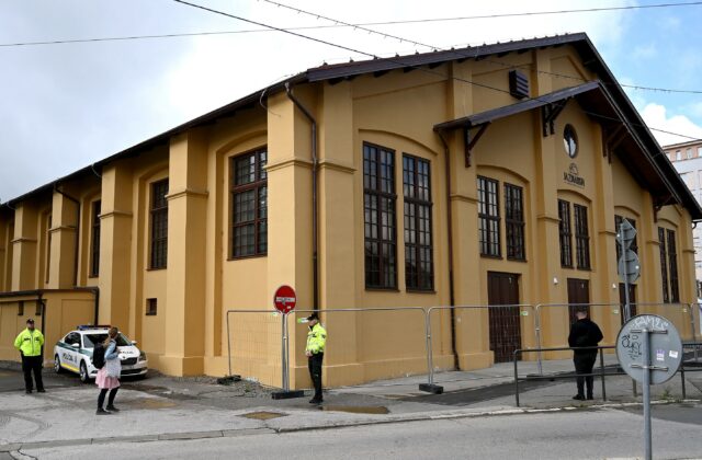 Začala sa revitalizácia okolia košickej Starej jazdiarne, využitie haly bude obmedzené iba na šport